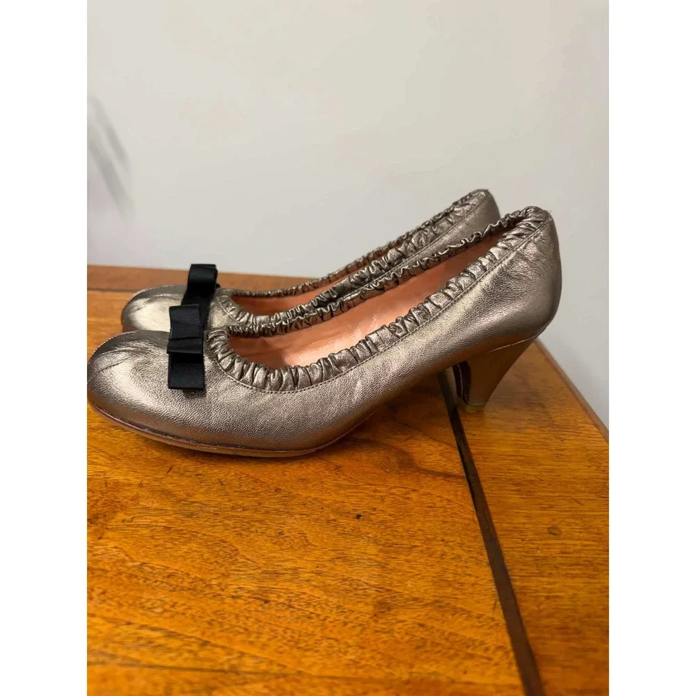 Vtg y2k Marc by Marc Jacobs Metallic Bronze Leather Kitten Heels Bow Pumps 39.5